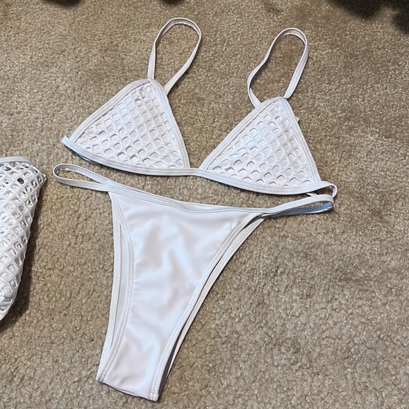 Bikini - Picture 3 of 3